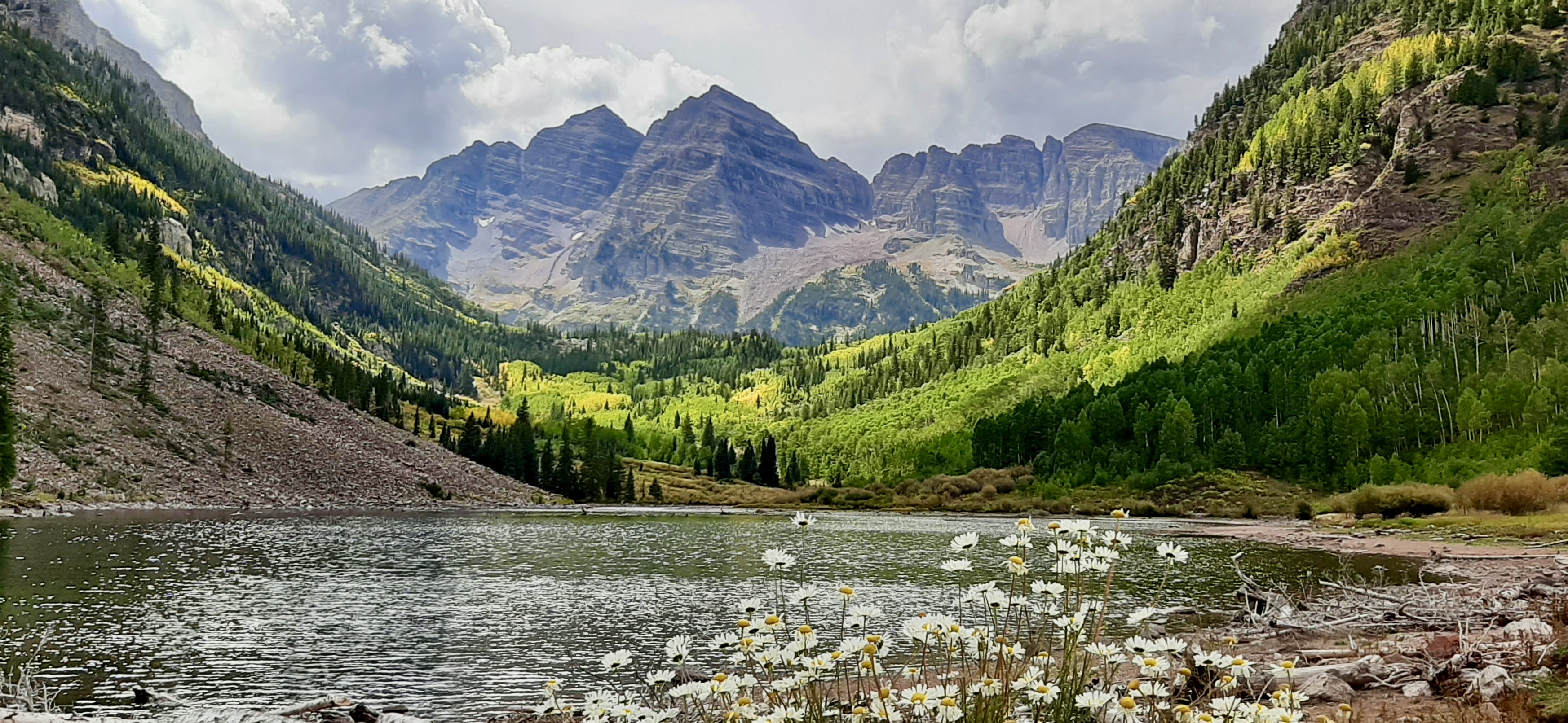 A snap of the Maroon Bells in Aspen, CO taken by Dipto in 2021.